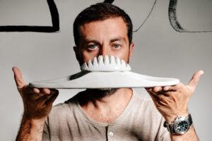 Vincenzo Del Monaco, l’artista delle ceramiche che ha reso il piatto uno spazio creativo