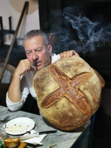 Angelo Di Biccari, il custode dell’unico forno a paglia in attività della Puglia