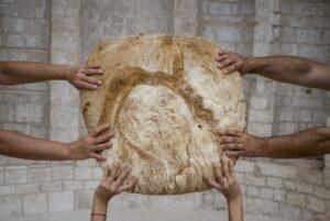 Pane di Monte Sant’Angelo, grano tenero e dimensioni extra large sono le caratteristiche del suo successo
