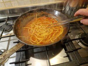 Spaghetti all’Assassina. La vera ricetta descritta dal suo inventore Enzo Francavilla