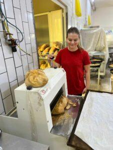 Marianna Clemente e i suoi fratelli sono la nuova generazione del Panificio “Fornerie Laertine”, insieme portano avanti la tradizione del pane di Laterza