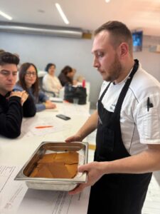 Chef Stefano Di Gennaro torna alla Scuola del Gusto per una lezione sul menu di Pasqua