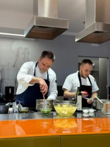 Chef Stefano Di Gennaro torna alla Scuola del Gusto per una lezione sul menu di Pasqua