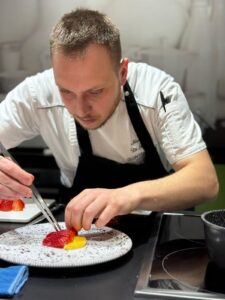 Chef Stefano Di Gennaro torna alla Scuola del Gusto per una lezione sul menu di Pasqua
