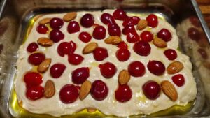 La focaccia con ciliegie e mandorle di Sandro Romano