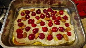 La focaccia con ciliegie e mandorle di Sandro Romano