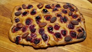 La focaccia con ciliegie e mandorle di Sandro Romano