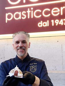 Il sospiro biscegliese a forma di trullo: la risposta del pasticcere Nicola Giotti