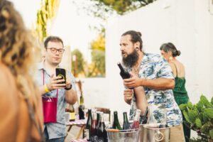Vino naturale e ulivi millenari: torna “Vignaioli in Masseria”
